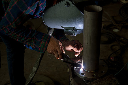 手工焊接管道米格生产制造维修作坊金工乙炔工具劳动图片