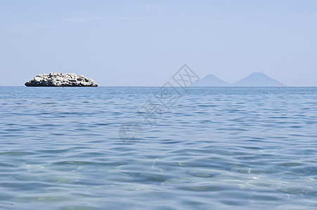 布鲁罗海滩 墨西拿 西西里旅行地平线海岸线岩石盐沼波浪全景蓝色石头海景图片