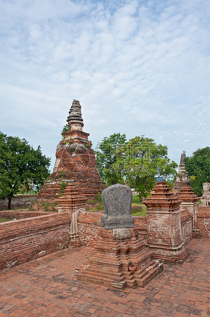 古代古寺庙的古塔蓝色历史公园天空地标王国石头雕像信仰废墟图片