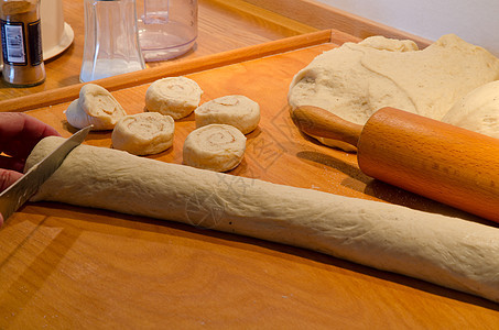 烤肉桂面包甜点酵母烘烤面团营养糕点食物蛋糕肉桂金子图片