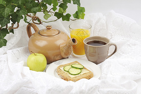 浪漫早餐玻璃碳水食物盘子茶壶维生素工作黄瓜水果唤醒图片