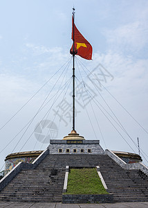 越南旗塔映衬着蓝天图片