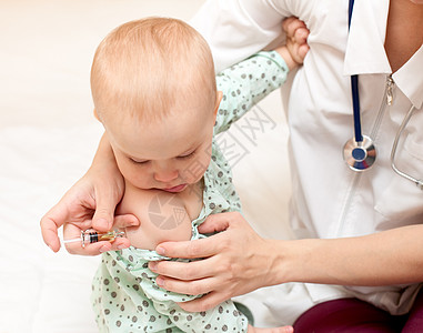 给小婴儿注射肩膀儿科发烧药品病人免疫孩子肌肉手臂注射器图片