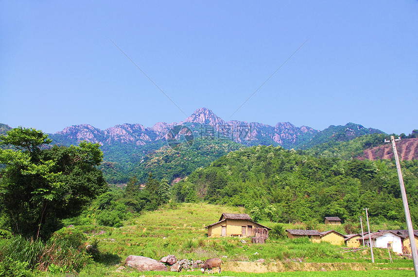 中华星云下悬崖场地蓝色天气登山者村庄地貌山腰山坡布雷风景图片