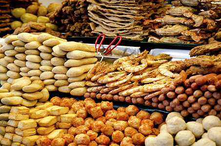 棉兰马拉西亚的马来语小吃零食油炸美食市场食物图片