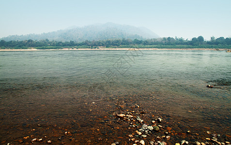 河边石头泰国Loei省清汗的湄公河假期木头天空太阳旅游岩石血管蓝色运输石头背景