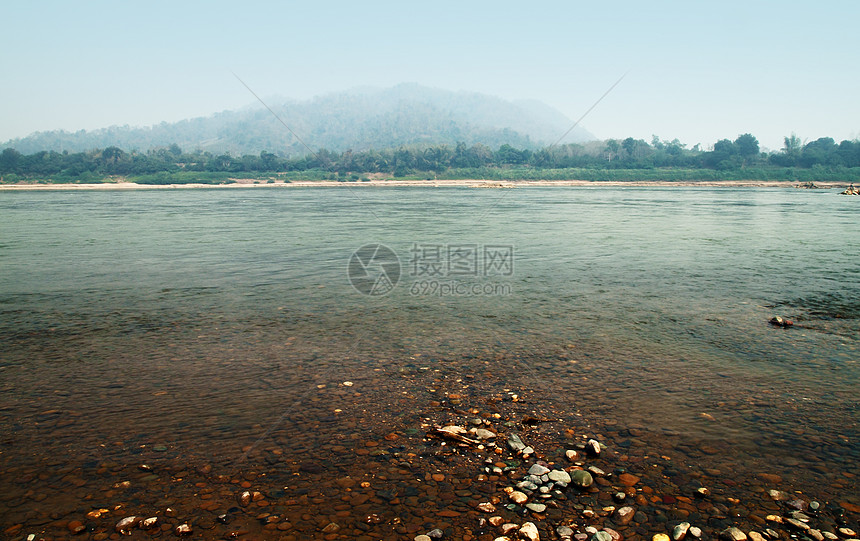 泰国Loei省清汗的湄公河假期木头天空太阳旅游岩石血管蓝色运输石头图片