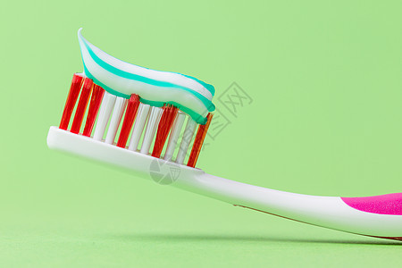 带牙膏的粉红色牙刷牙医塑料洗手间微笑宏观牙科药品卫生凝胶保健图片