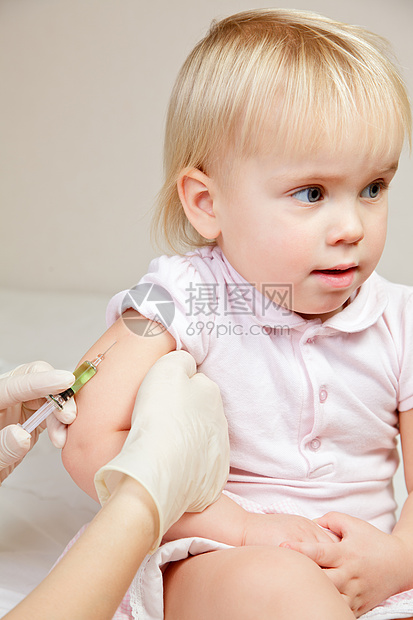 小女婴要打针了疾病药品护士注射诊所流感孩子婴儿传染注射器图片
