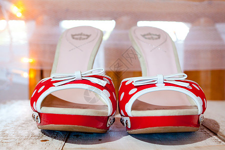 红色和白白结婚鞋白色短剑鞋子鞋类婚礼新娘婚鞋婚纱脚跟高跟鞋图片