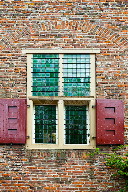 红色穿红灯车木板房子繁荣德语住宅玻璃植物窗户框架城市图片
