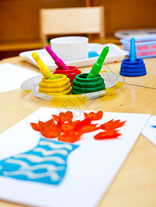 儿童创造力概念教育绘画桌子游戏乐趣婴儿刷子物品手指画家图片