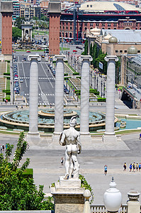 巴塞罗那埃斯帕萨广场Splace的蒙特朱立柱和喷泉图片