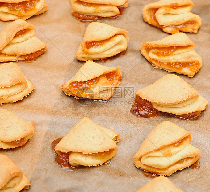 带苹果果酱的自制干奶酪饼干测量节日家庭作业糖类烘烤桌布面糊甜点食物桌子图片