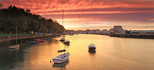 英国日落威茅斯港码头橙子帆船海洋太阳旅行支撑天空海景地平线图片