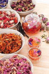 香草天然花卉茶和干花食物茶点芳香花瓣植物杯子酿造药品治疗玻璃图片
