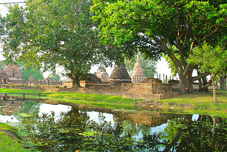 泰国Sukhothai历史公园古老的佛教佛塔花园文化岩石旅行地标石头建筑旅游公园图片