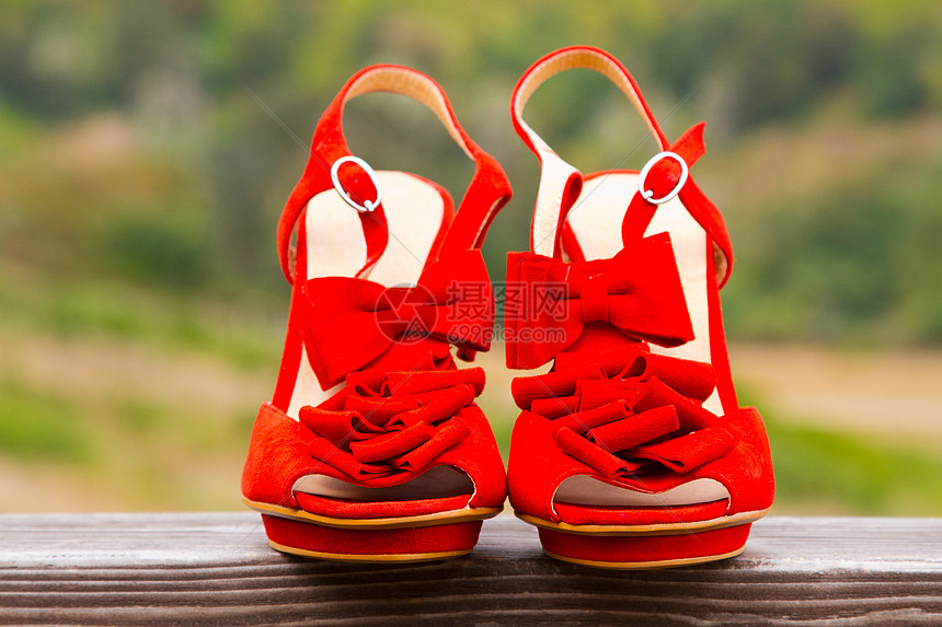 红婚鞋色彩红色高跟鞋鞋类鞋子婚礼图像水平方向红鞋图片