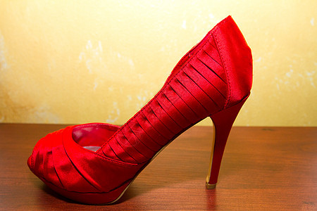 红婚鞋婚礼鞋子红色图像婚纱时尚红鞋色彩水平短剑图片