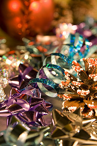 闪光的圣诞节包装和装饰飘带设计装饰品金子红色元素火花丝带玫瑰花背景图片