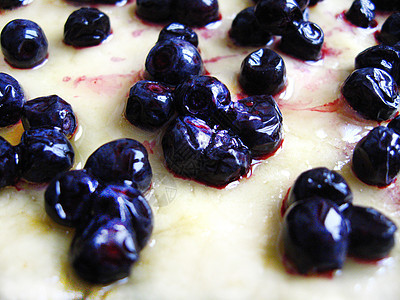 新鲜的果子莓馅饼面团早餐礼物覆盆子白色甜点厨房蓝色浆果娱乐图片