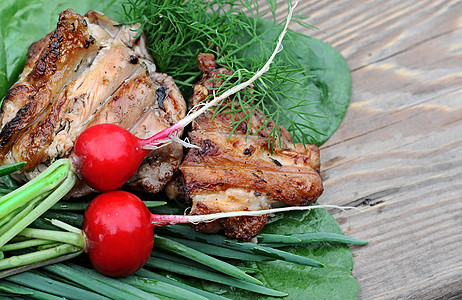 烤鸡野餐烧烤草药羊肉萝卜香料木头蔬菜沙拉食物图片