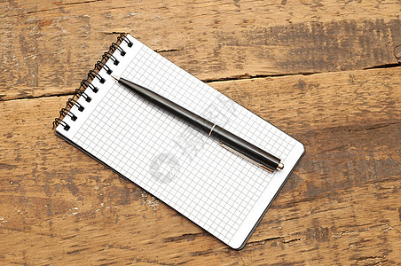 木板上用笔笔刷的空白笔纸桌子笔记纸空白笔记本备忘录螺旋软垫记事本学习记录图片