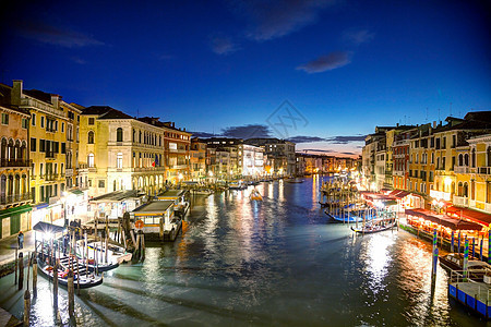夜里威尼斯反射全景缆车城市建筑学地标天际房子餐厅运河图片