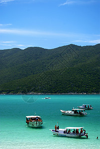 巴西里约热内卢 的晶状绿绿海上的船只旅行海洋海浪阳光潜水海岸晴天反射海岸线旅游图片