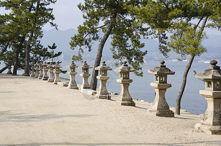 日本一排石灯笼神社寺庙文化历史风景旅行海洋石头宗教海岸图片