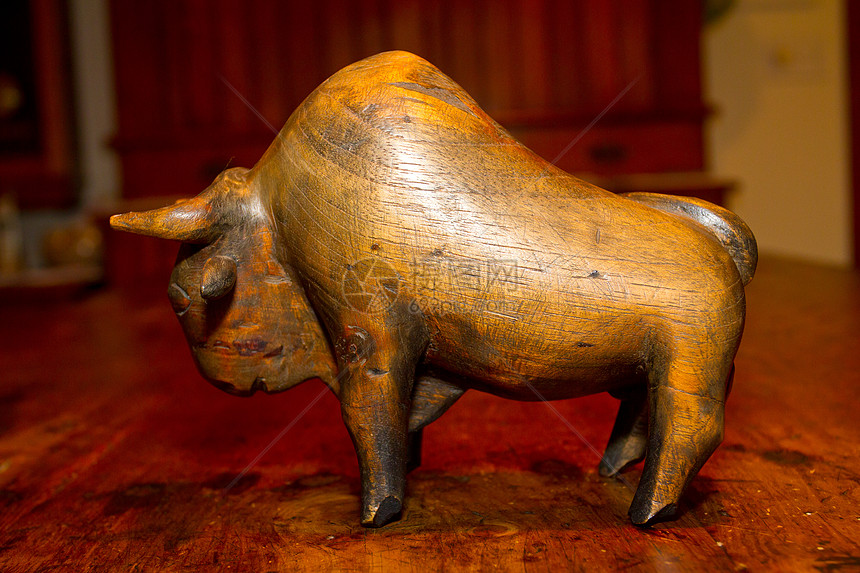 木牛雕像水牛奶牛雕刻古董手工野牛木头牛角塑像图片