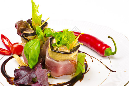 Aubergine牛肉橄榄和Parma 火腿厨房美食盘子胡椒烹饪蔬菜洋葱百里香水果饮食图片
