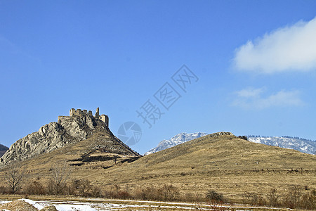 观望着托罗科森特吉奥尔吉的城堡废墟丘陵天空晴天蓝色历史性建筑石头建筑学图片