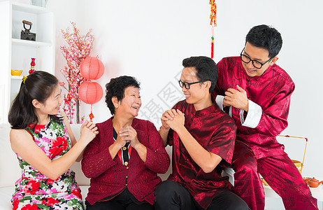 亚洲家庭重聚快乐图片