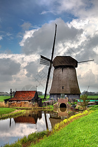 传统荷兰风车场景农业风景阴天旅游旅行建筑学草地反射农村图片