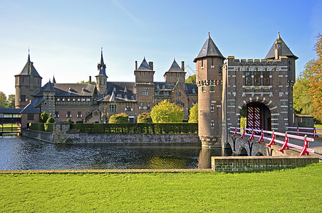荷兰的中世纪城堡De Haar花朵植物群建筑建筑学花园绿色地标历史图片