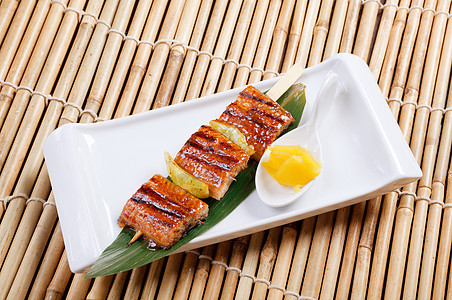 日式日本单菜海产食品推介会烧烤沙爹餐厅盘子烹饪白色食物美食海鲜图片