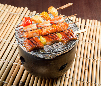 日式日本单菜海产食品鳗鱼食物美食餐厅烧烤竹子海鲜白色烹饪盘子图片