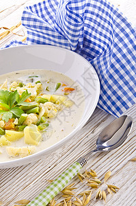 大量蔬菜汤营养维生素美食饮食种子盘子水果面包芹菜烹饪图片