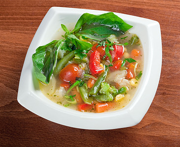 矿泉蔬菜汤宏观烹饪美食餐厅盘子用餐肉汤服务勺子起动机图片