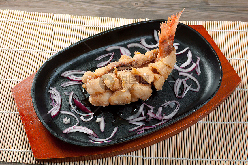 燃烧的岩石鱼筷子食物盘子石斑鱼传统烹饪蔬菜美食淀粉饮食图片
