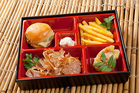 日本本托午餐食物餐厅海鲜辣椒美食盘子寿司胡椒烹饪宏观图片