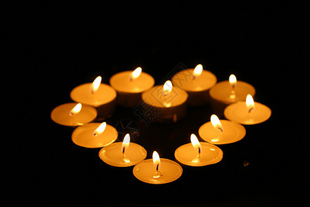 蜡烛庆典悲伤教会烛光场景记忆橙子损失死亡宗教图片