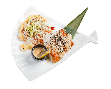 有大米和奶油酱的三文马哈鱼盘子沙拉炙烤午餐香肠海鲜食物蔬菜烹饪图片