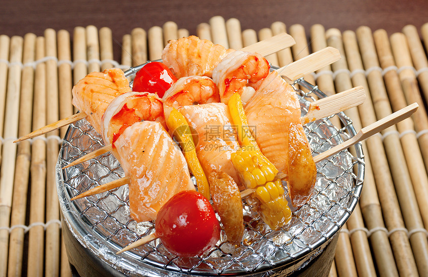 日式日本单菜海产食品食物烧烤海鲜推介会餐厅烹饪白色沙爹美食盘子图片