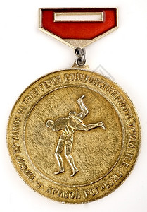 可惜了机会！姆伯莫长传，舍什科停球太大直接给了对方门将