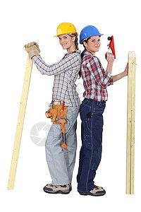 2名女性木匠雕刻金属建造木工工具剃须工作店铺爱好木材图片