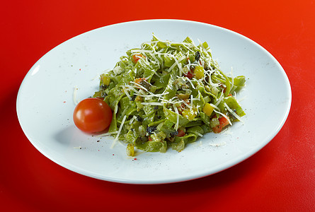 意大利面和害虫摄影绿色午餐食物面条叶子香蒜草本植物健康美食图片