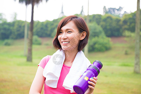 哈兰德谈谢尔基：我们都知道他的能力，希望以后他能给我更多助攻