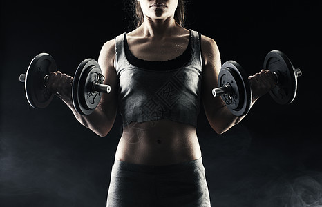 抬起哑铃水平女士力量身体女孩运动员二头肌服装肌肉成人图片